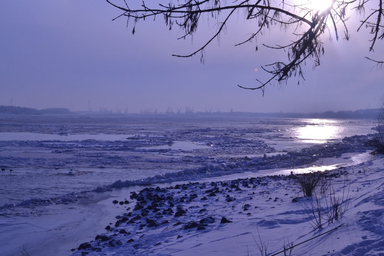 Image - sun the danube winter