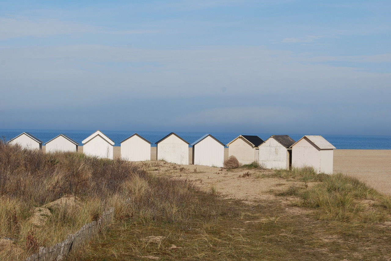 Image - beach sea cabin holiday sand