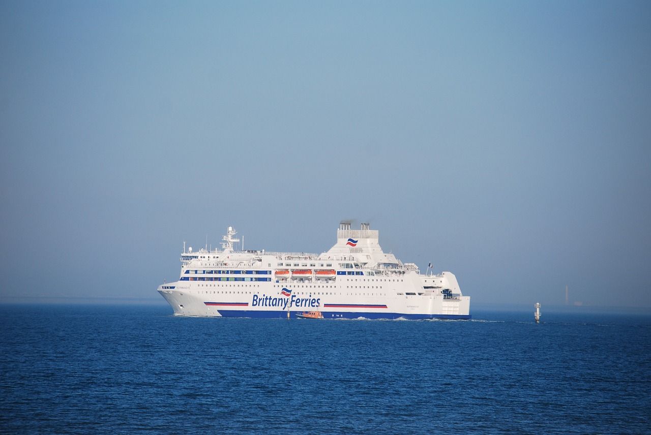 Image - boat ferry departure crossing sea