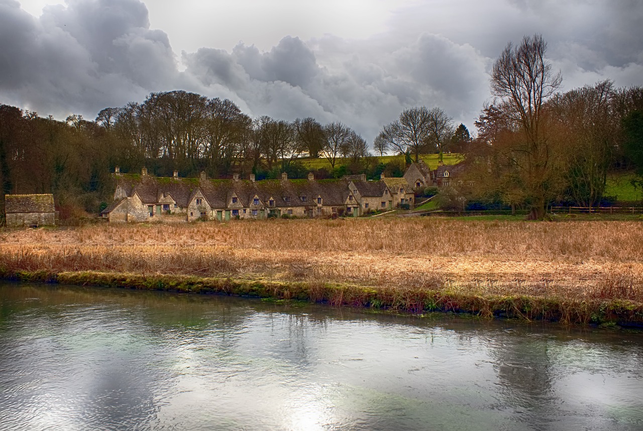Image - cotswolds village english england
