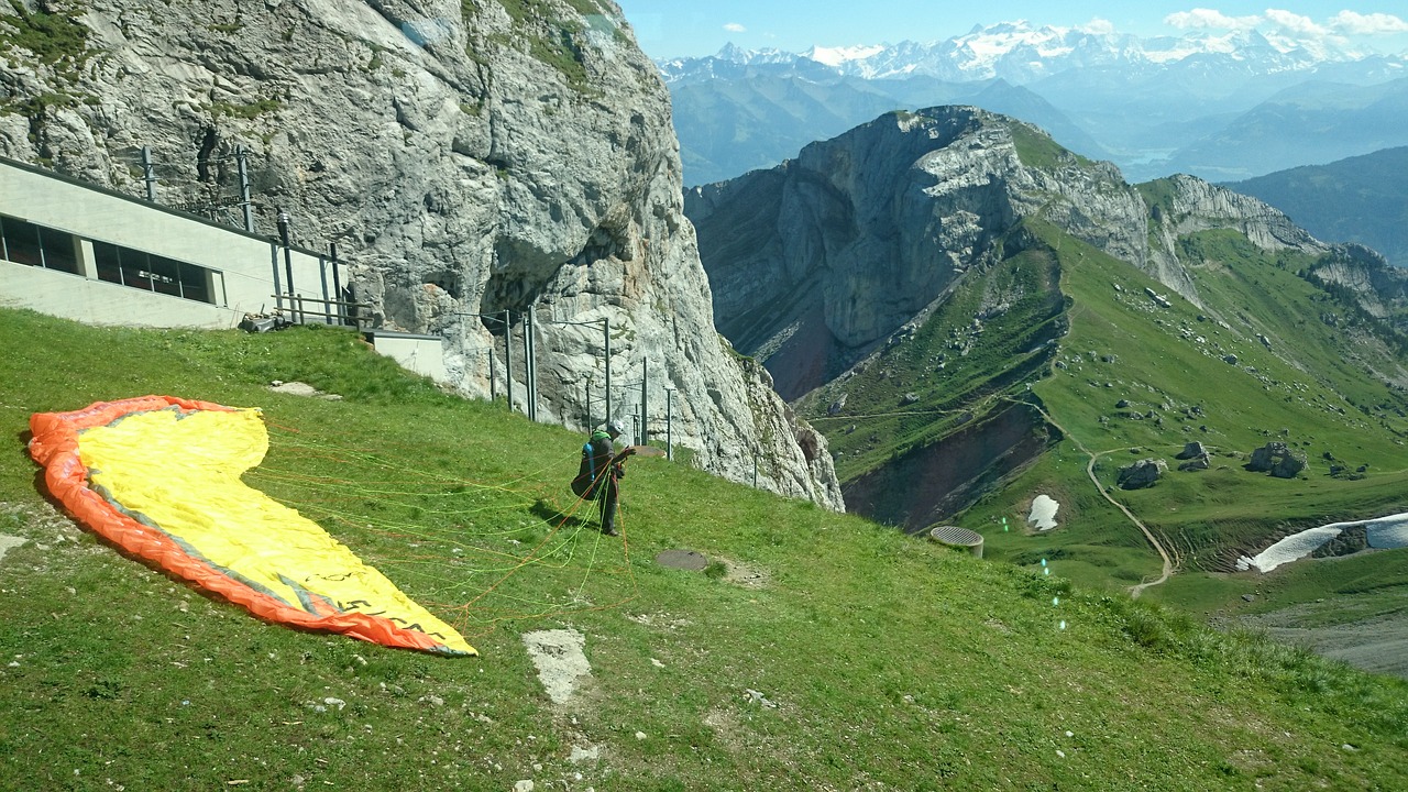 Image - skydiver arrangements mountains