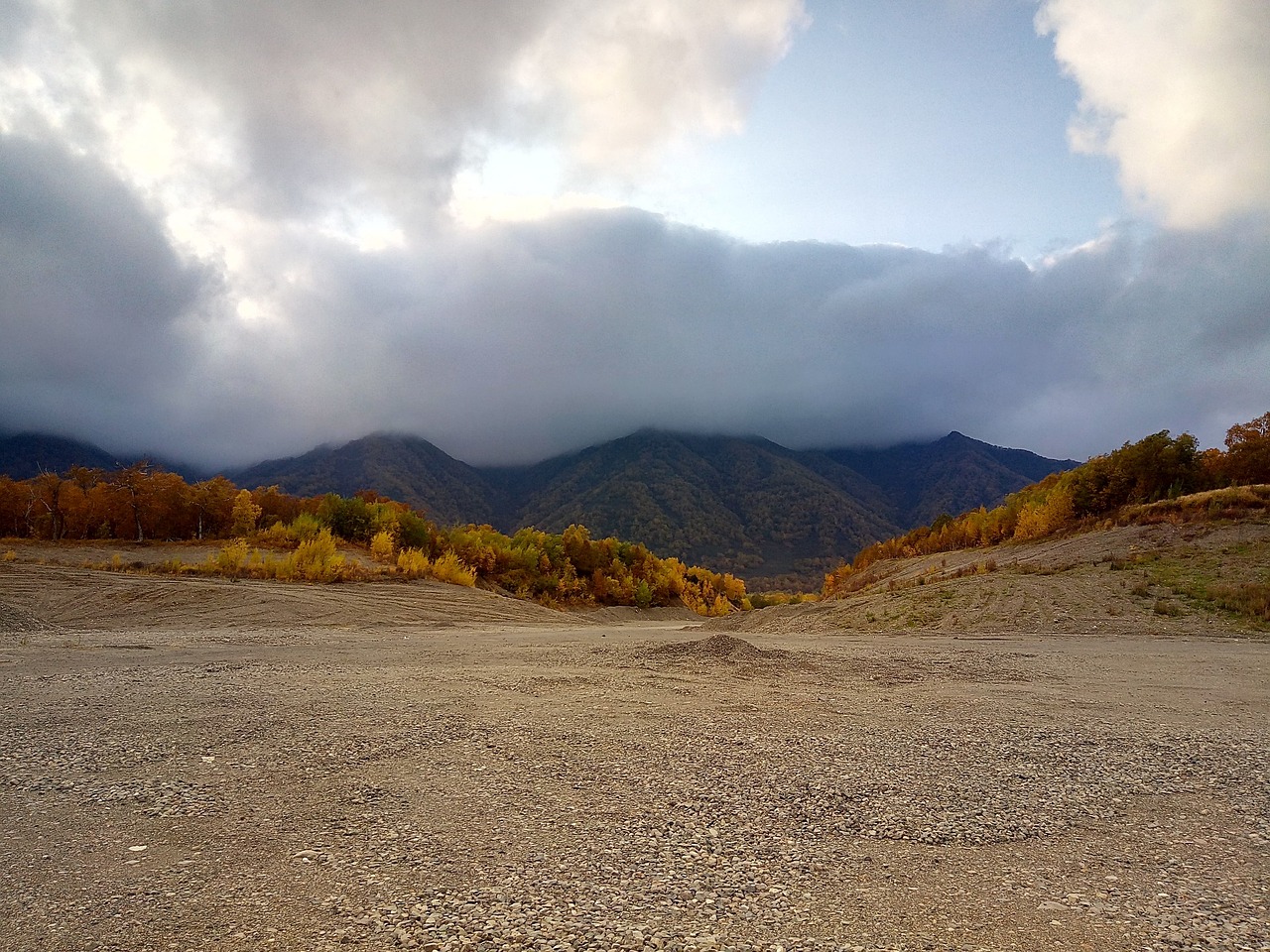 Image - mountains late autumn bare trees