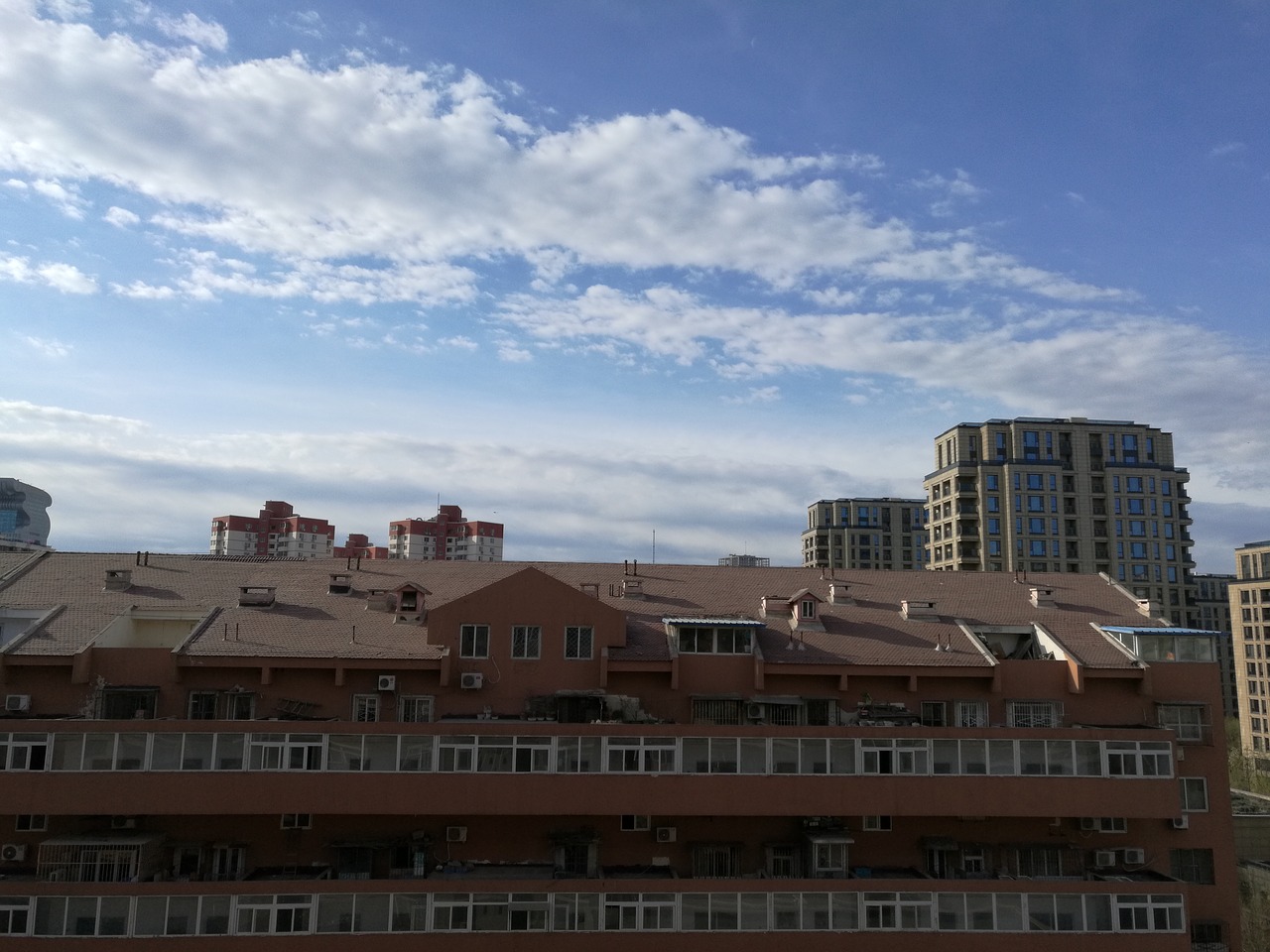 Image - blue sky white cloud roof