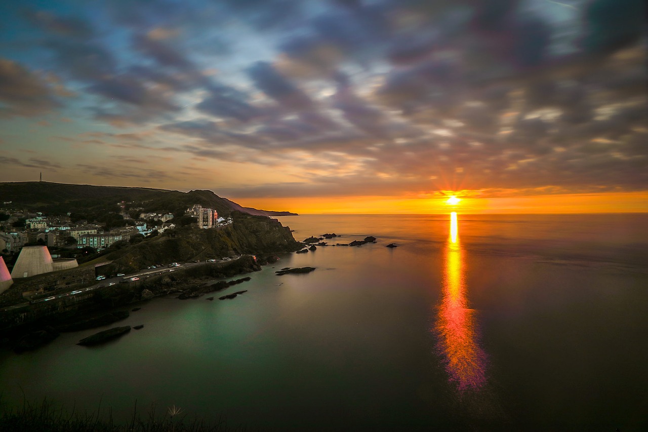 Image - sunset ocean horizon city england