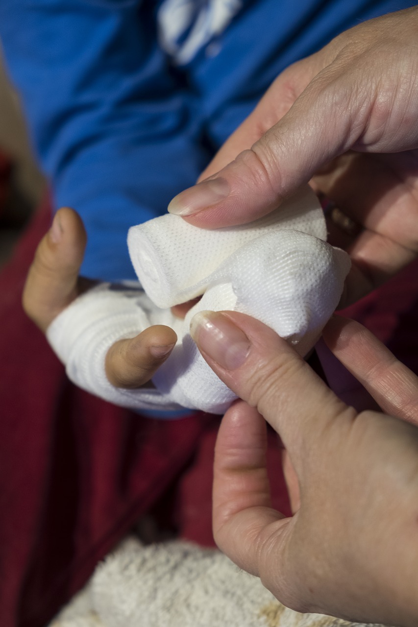 Image - child boy injury injured