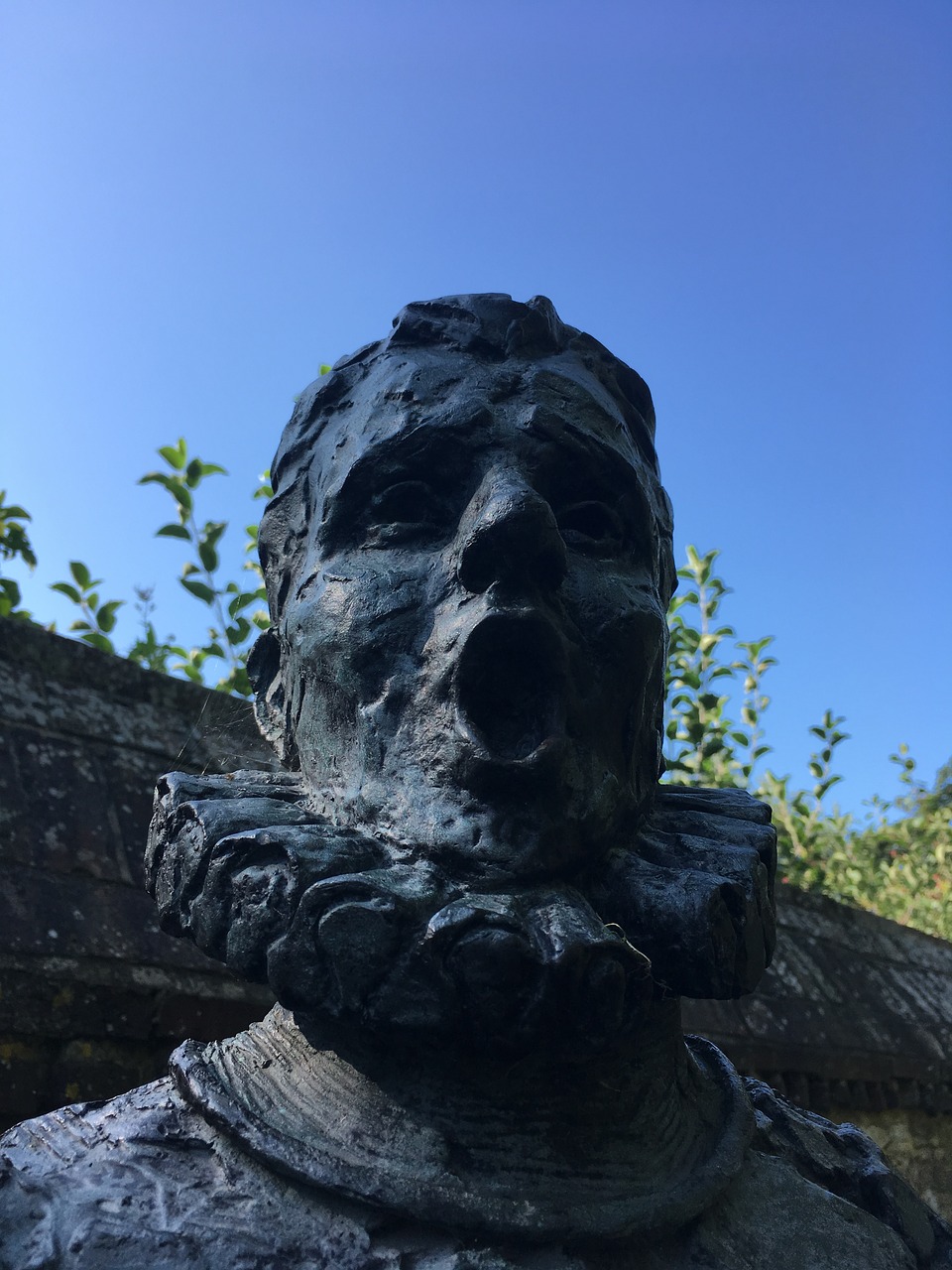 Image - lewes sculpture singing statue