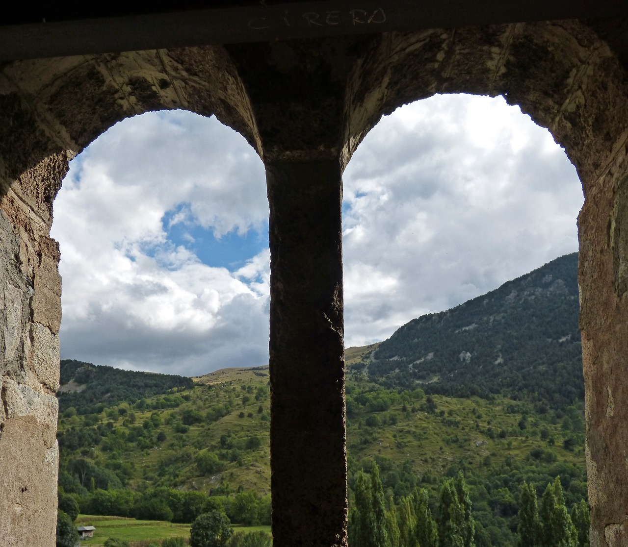 Image - window window lobed romanesque