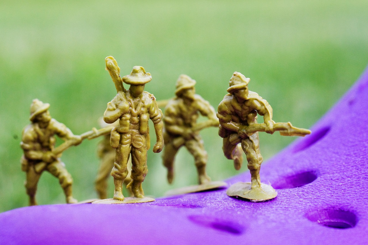 Image - plastic soldiers toys garden