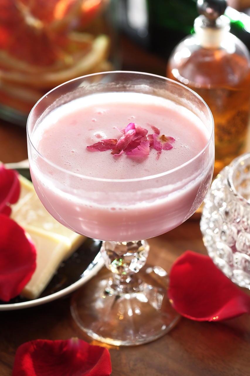 Image - beverages bartending roses petal