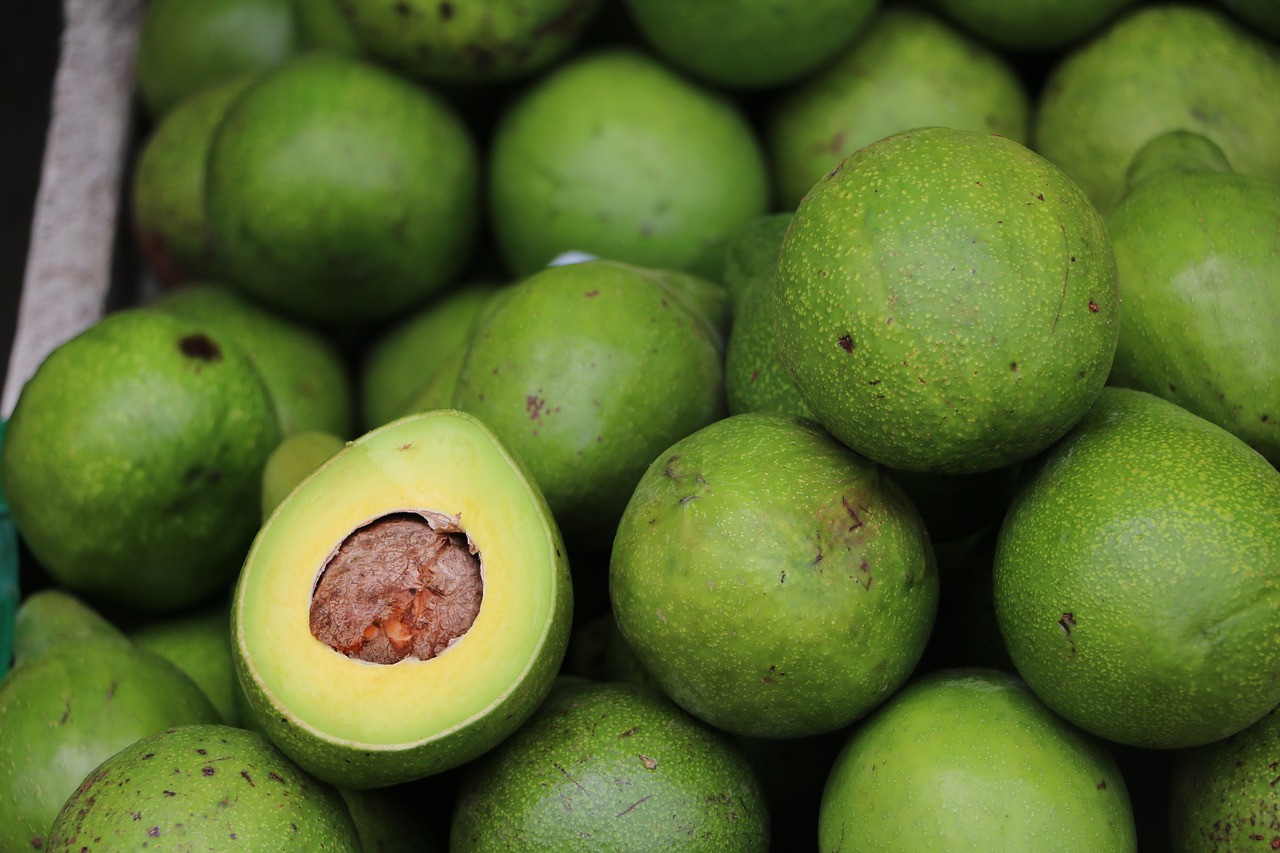 Image - avocado sri lanka fruit stand