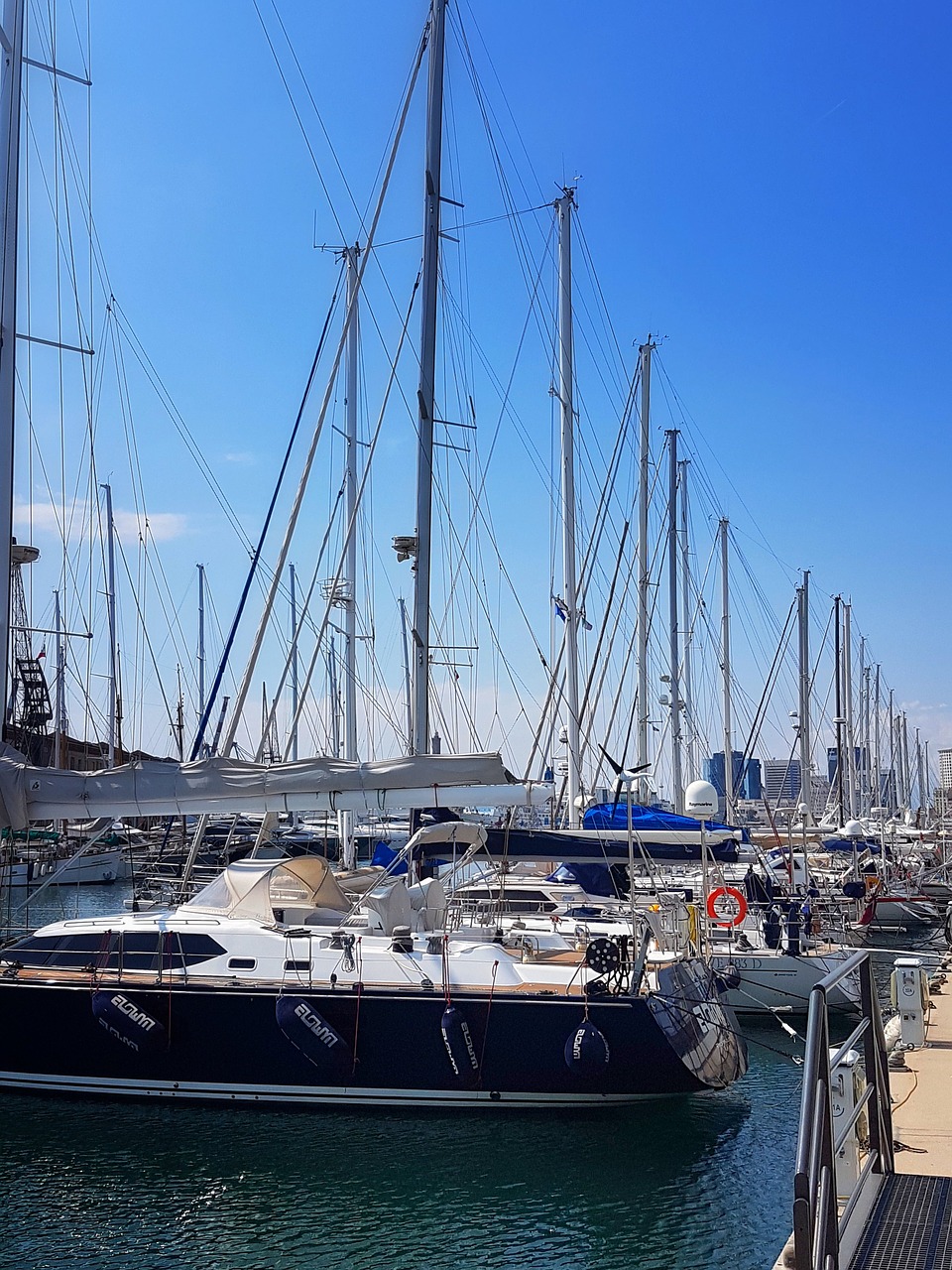 Image - boat sailing sailboat foremast