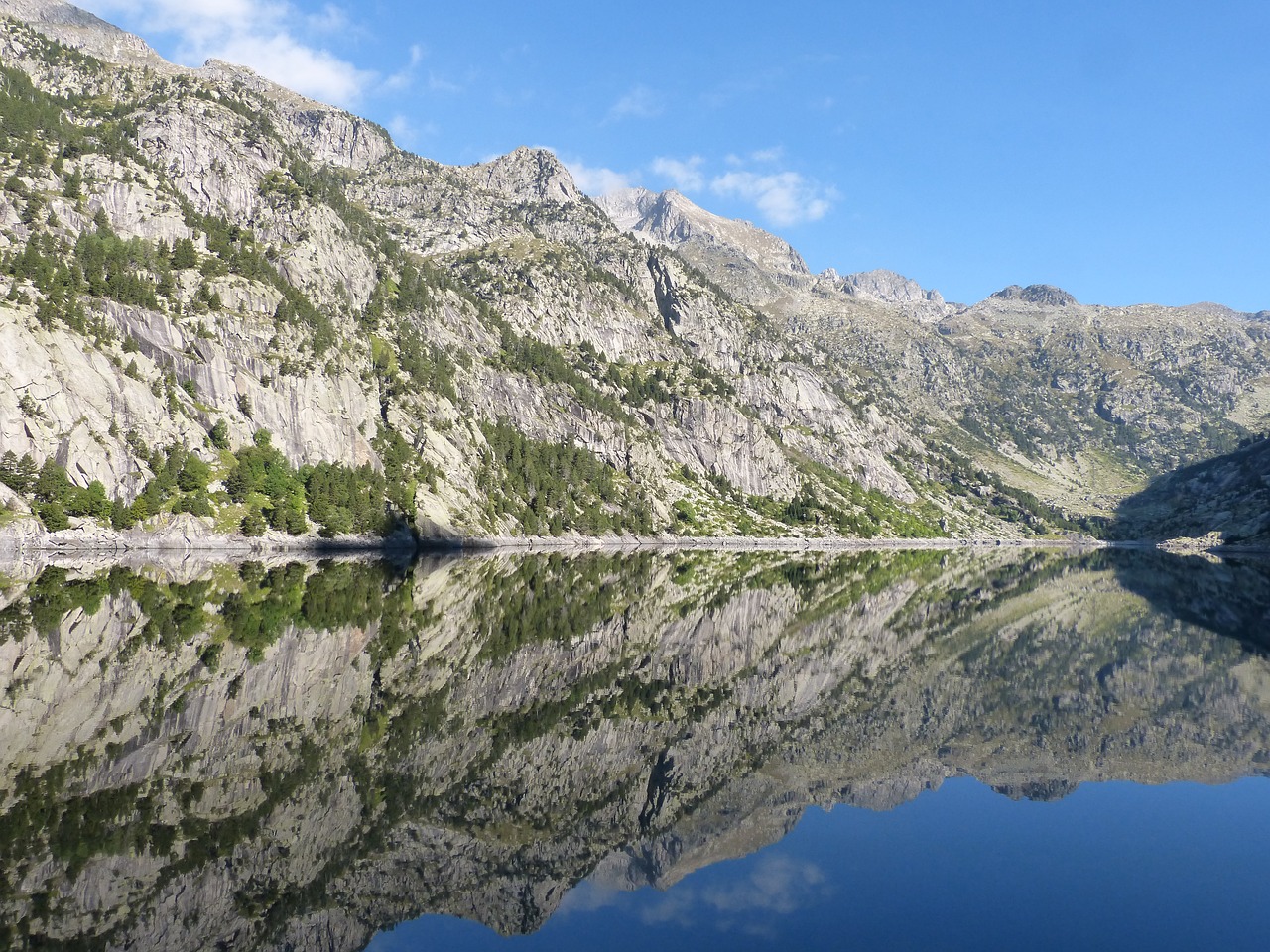 Image - lake reflection high mountain pond