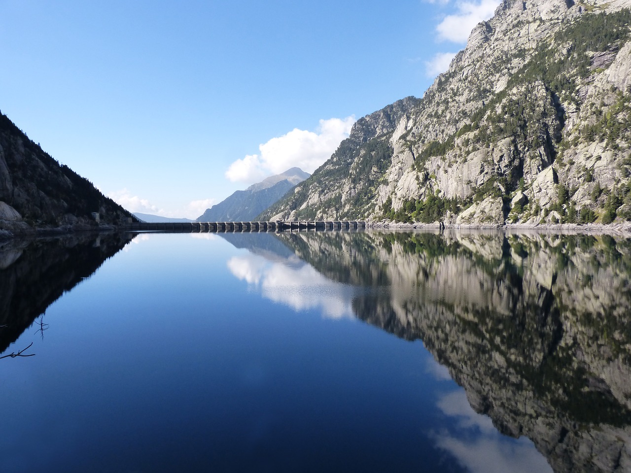 Image - dam pond hydroelectric production