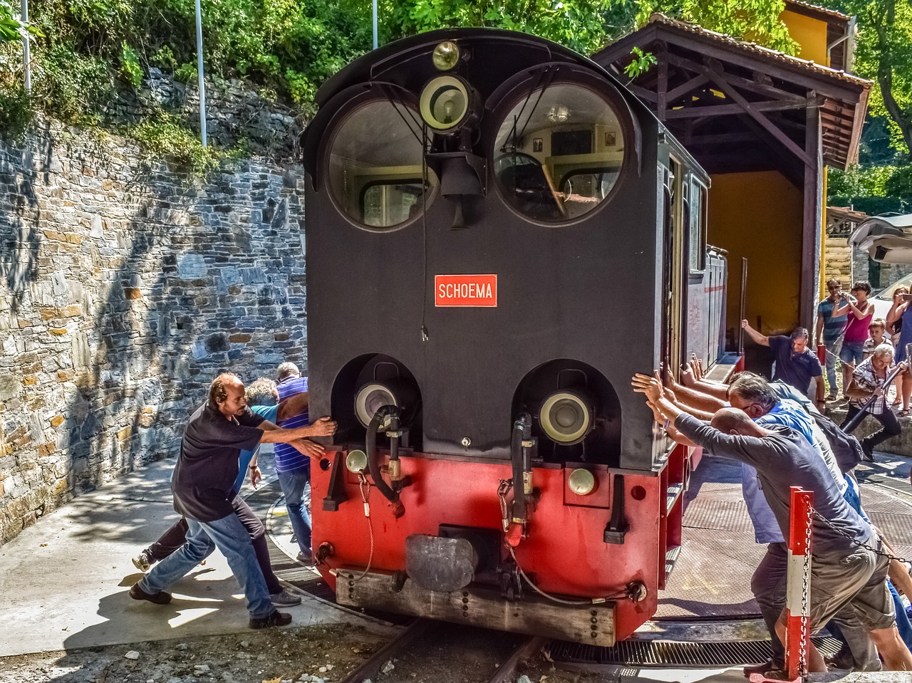 Image - train engine turning moving