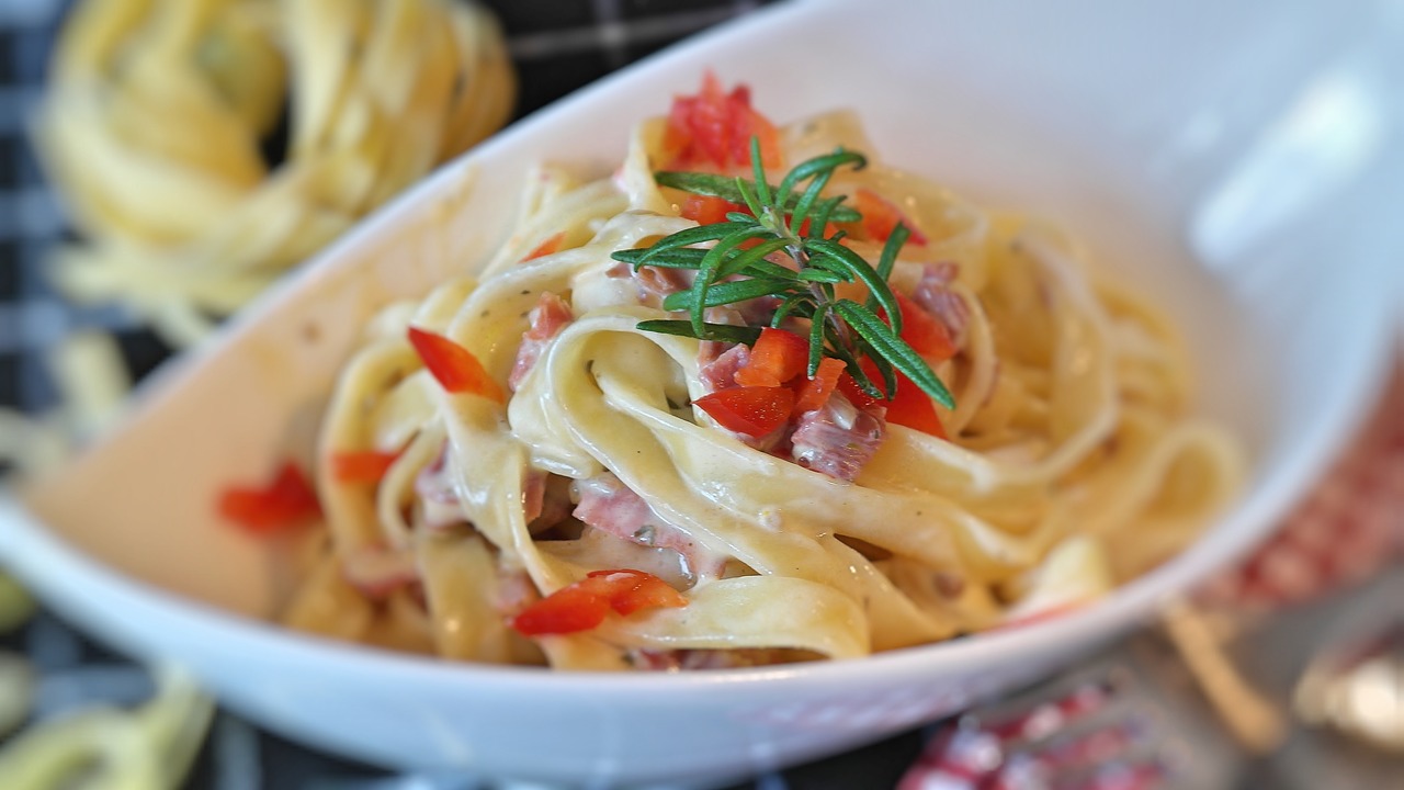 Image - noodles linguine ham cream cheese