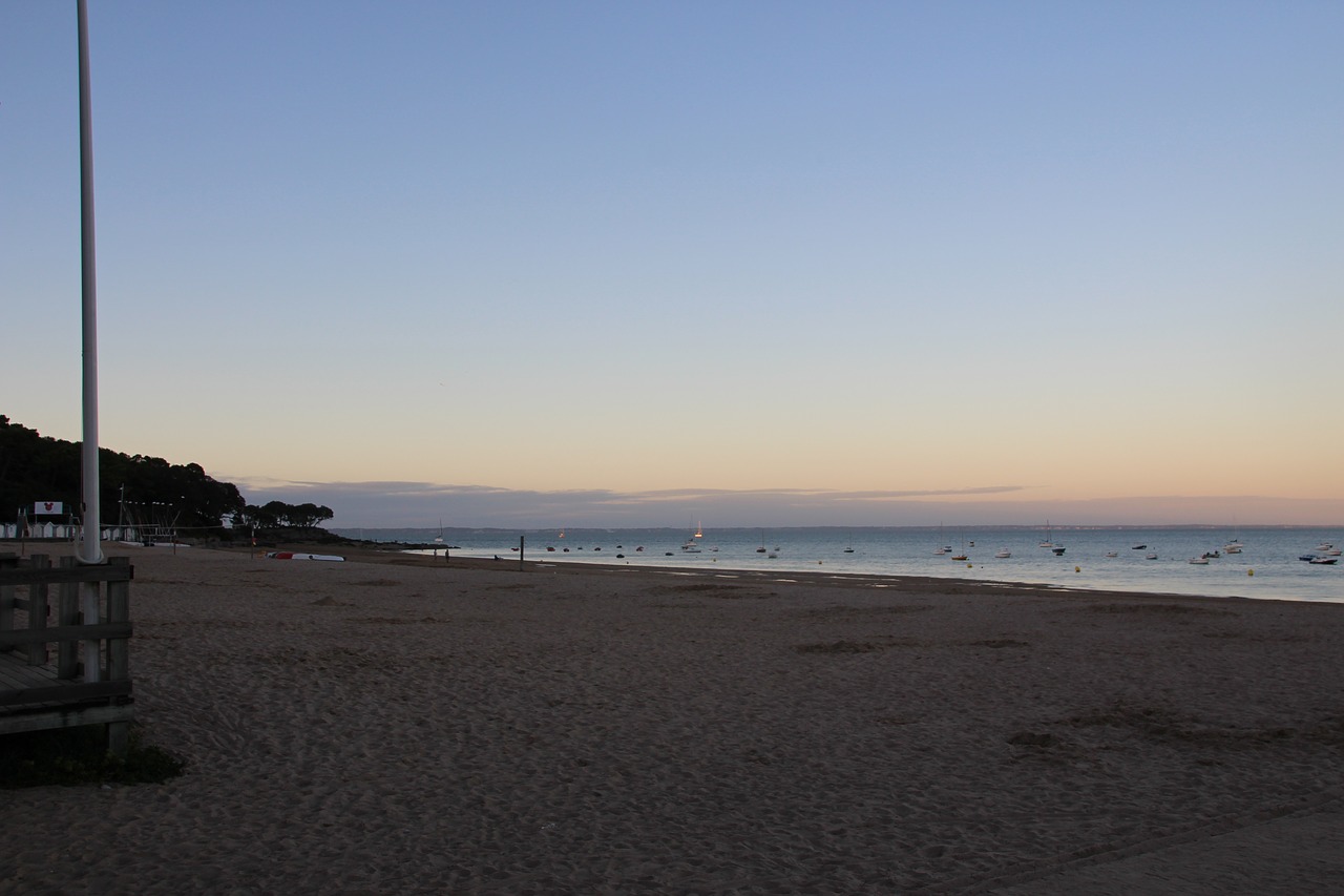 Image - beach noirmoutier boat sand couple