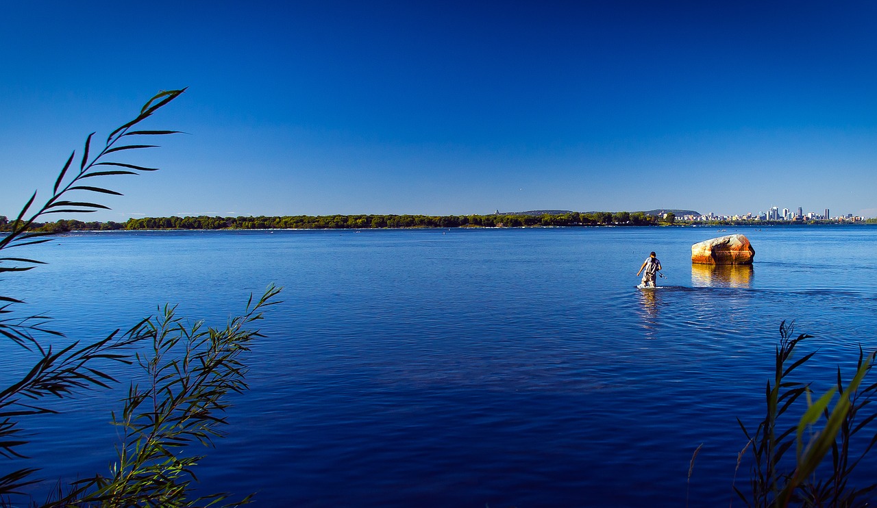 Image - fisherman montréal québec water