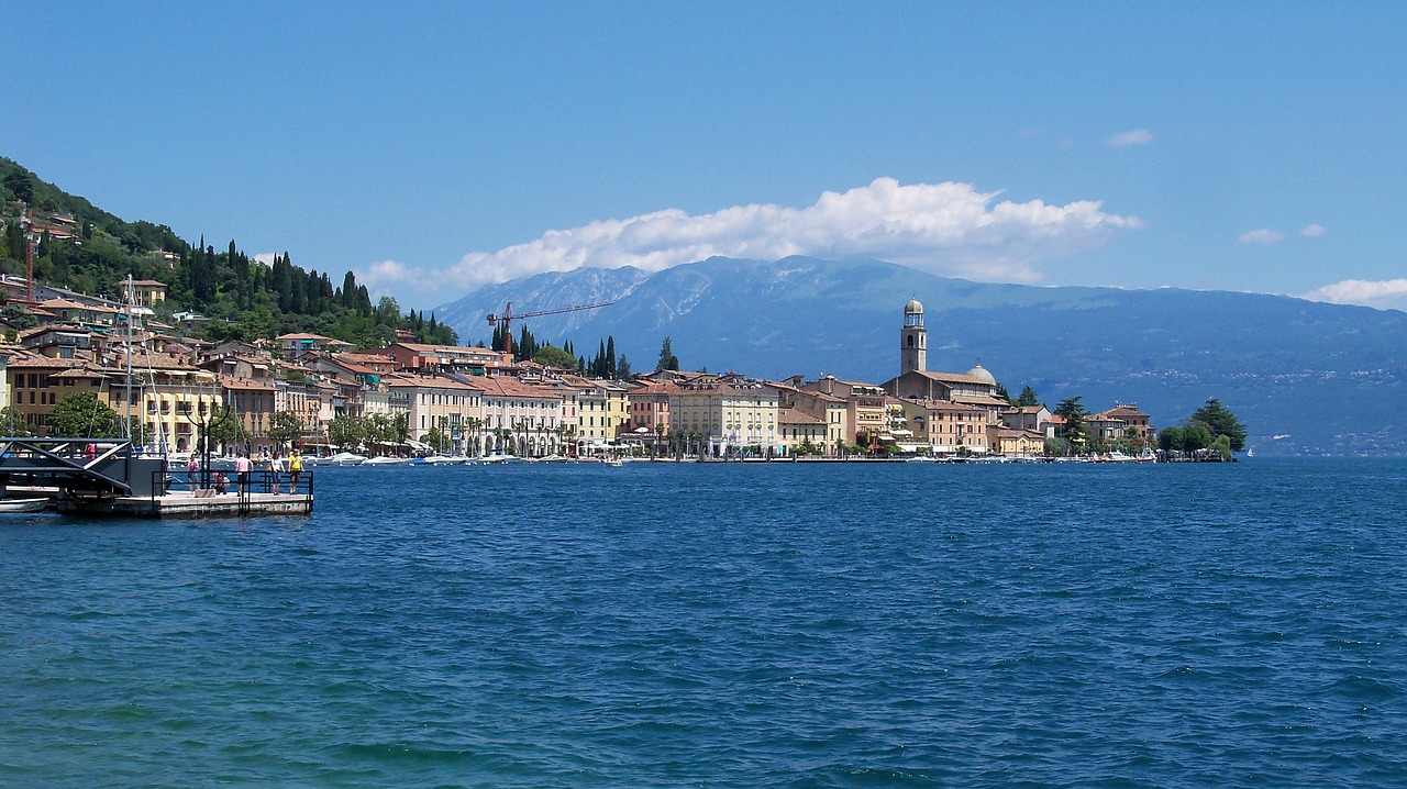 Image - lake garda on the lake