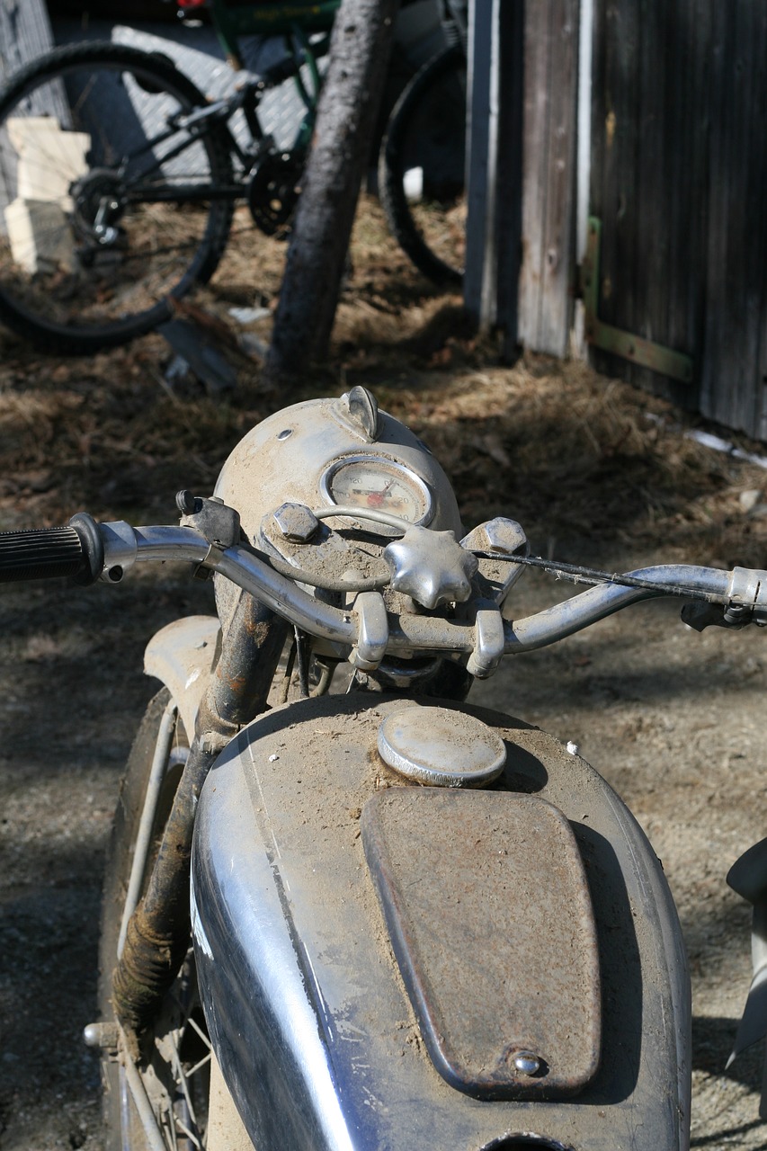 Image - old scrap motorcycle rusty