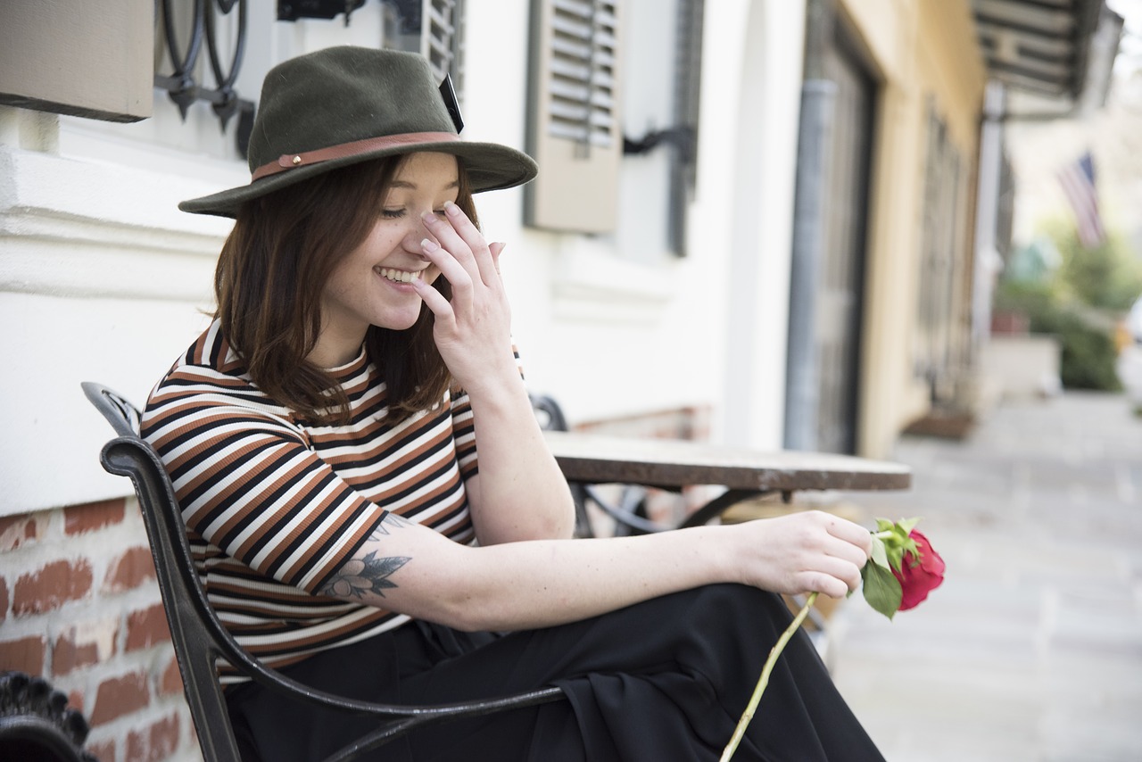 Image - girl rose smiling laughing