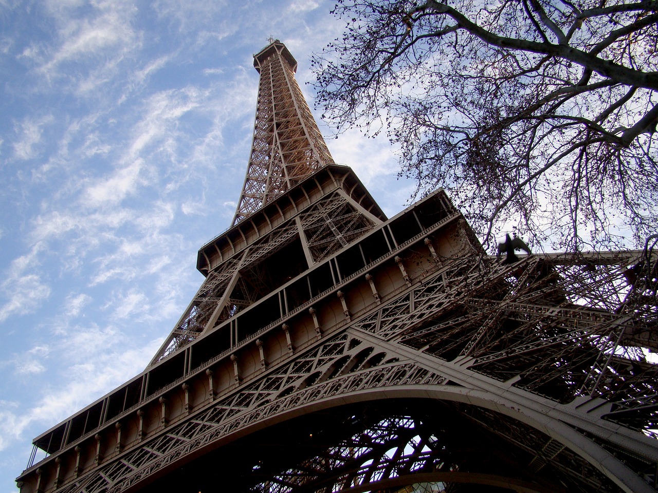 Image - eiffel tower traveling in europe