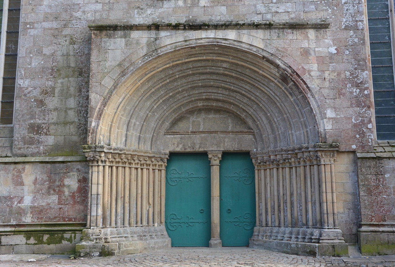 Image - portal large door cathedral