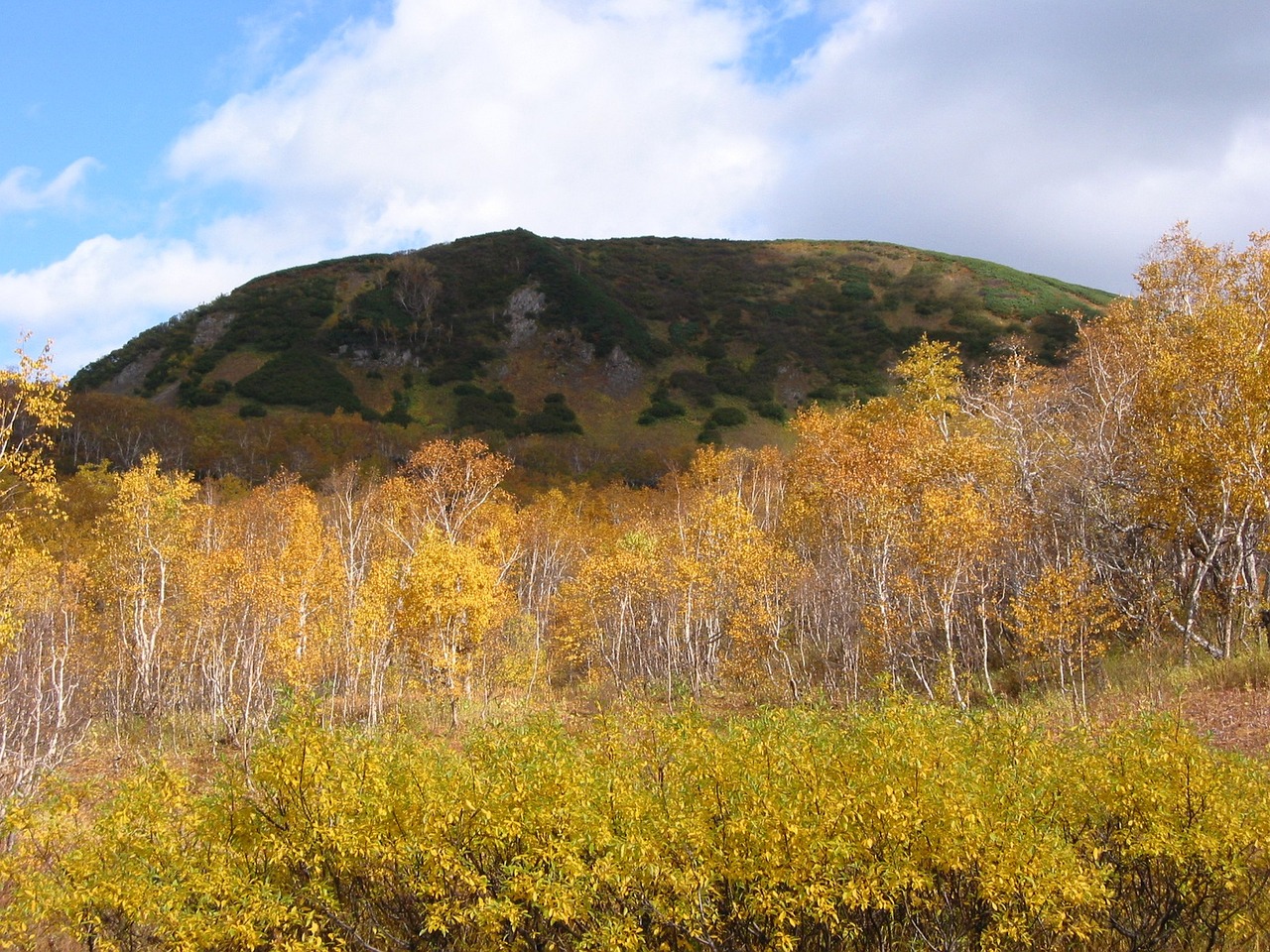 Image - autumn mountains an ancient volcano