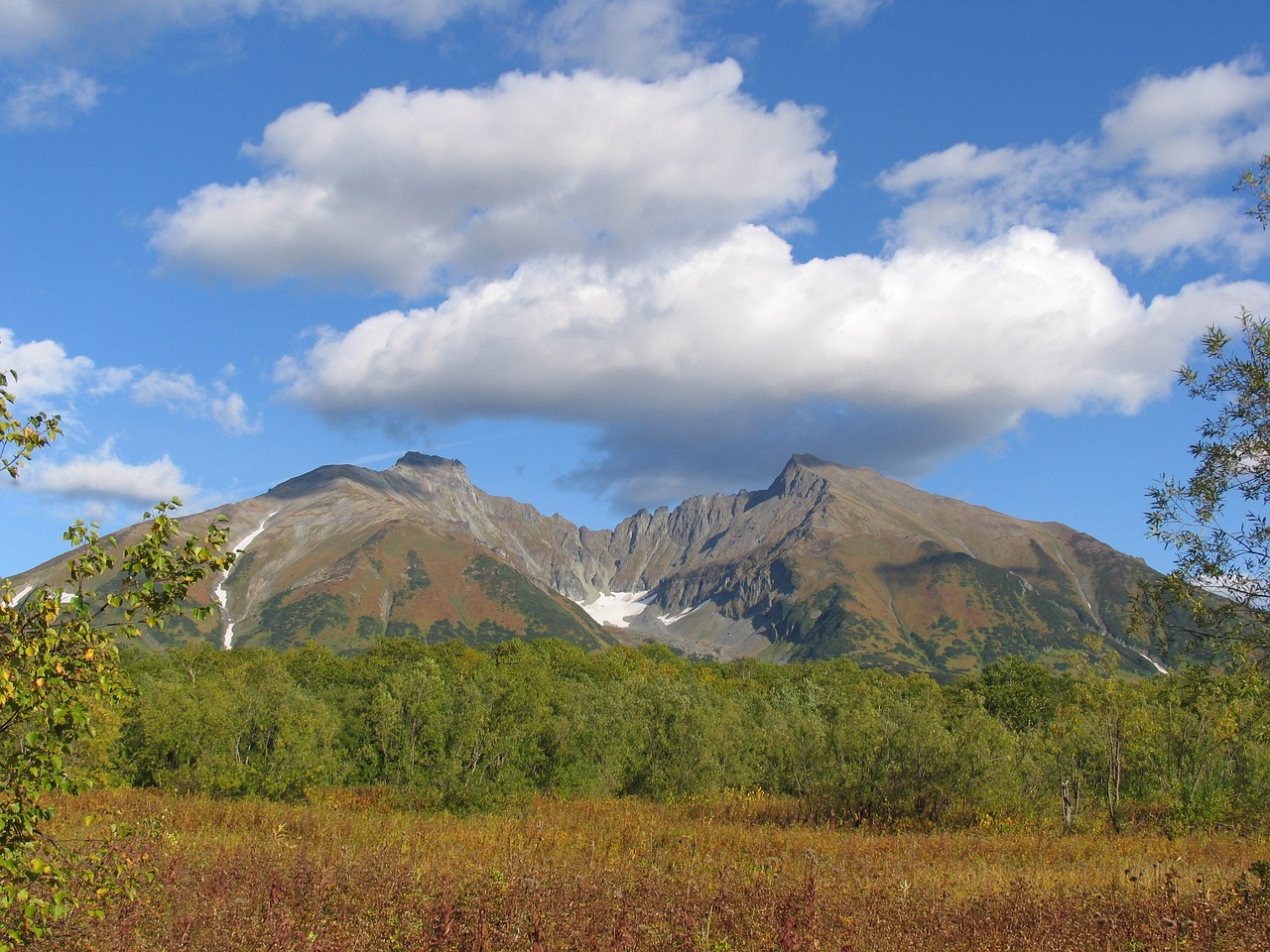 Image - autumn mountains an ancient volcano