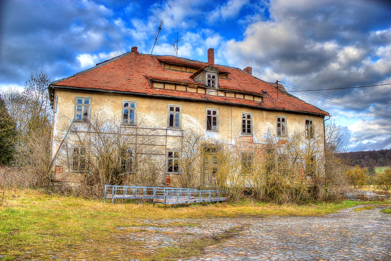 Image - ruin leave old building break up