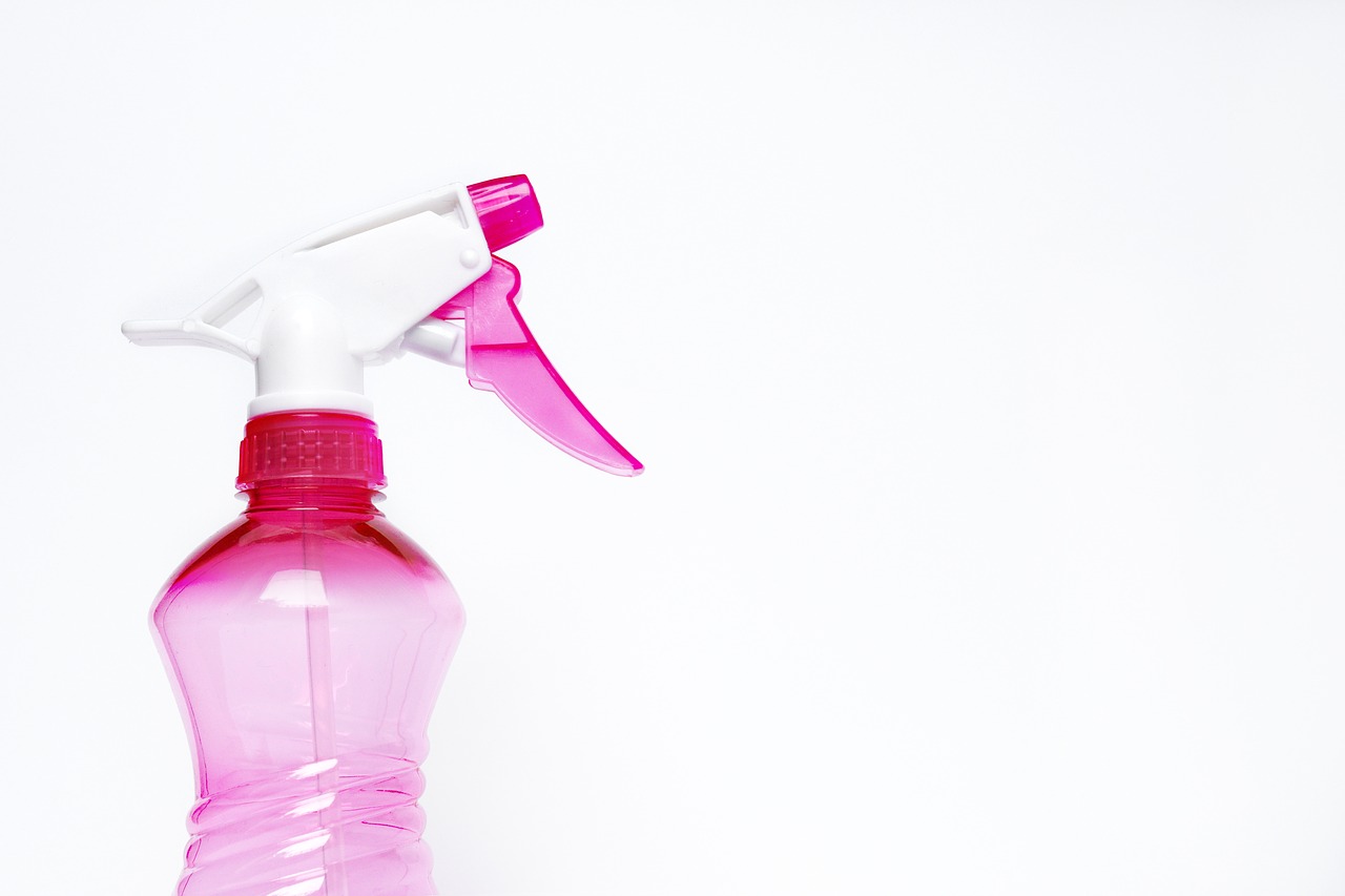 Image - spray bottle cleaning supplies