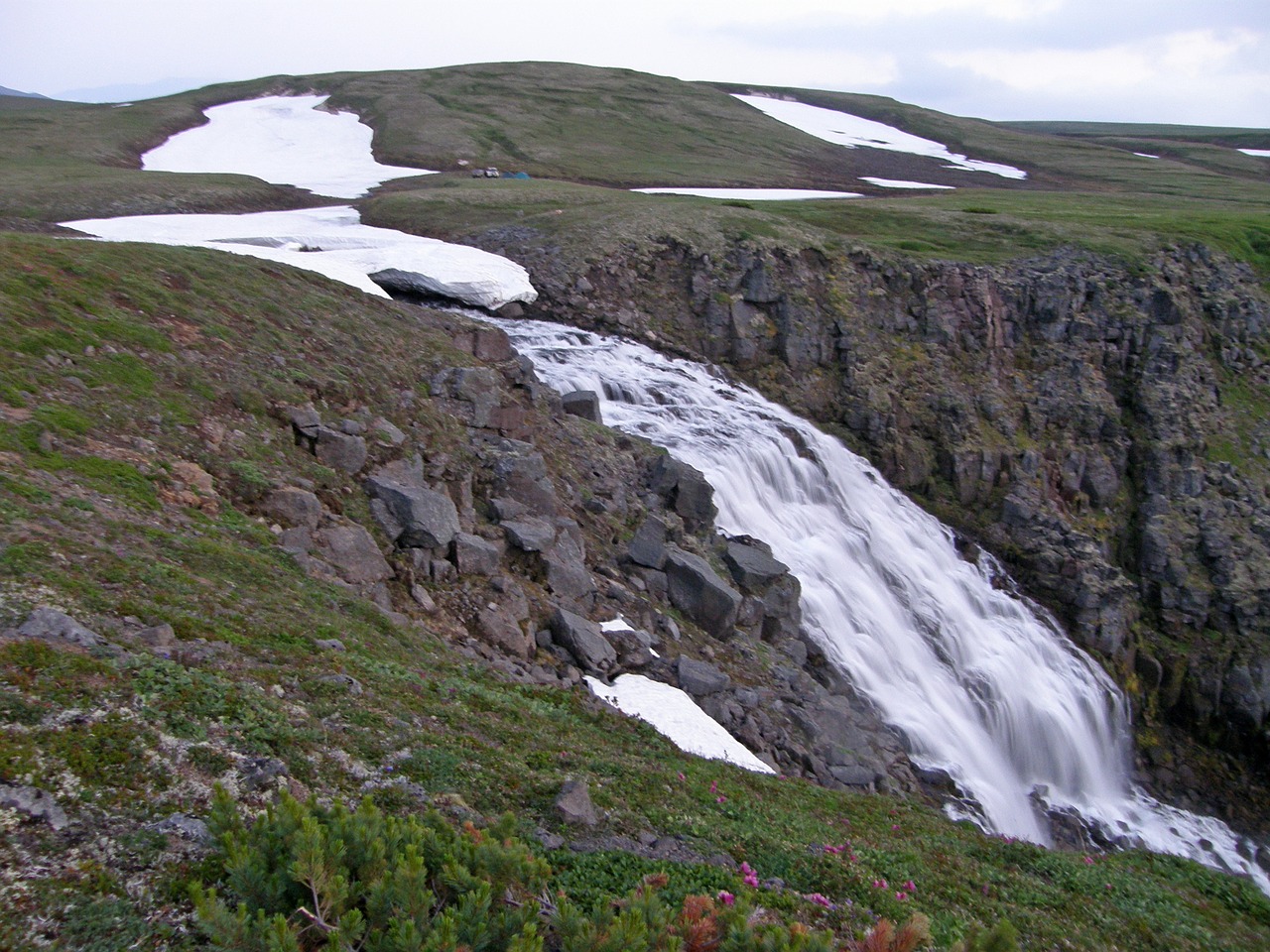 Image - waterfall spillway autumn