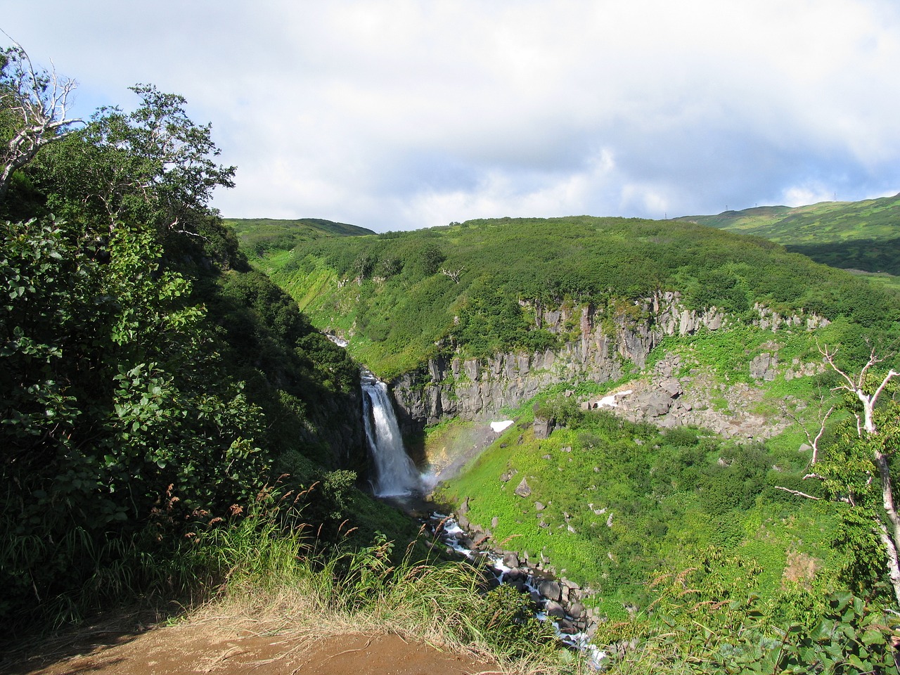 Image - waterfall spillway autumn