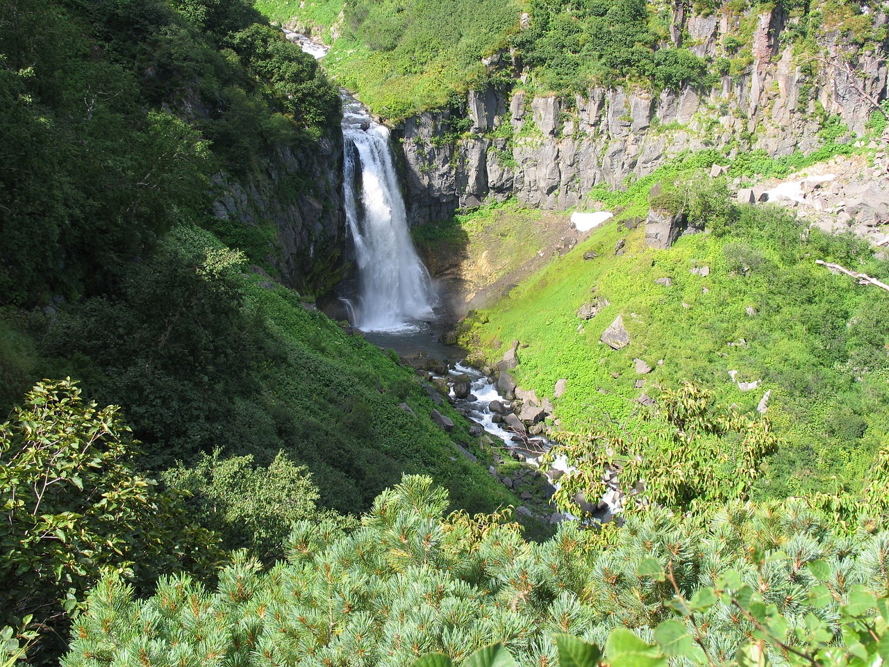 Image - waterfall spillway autumn