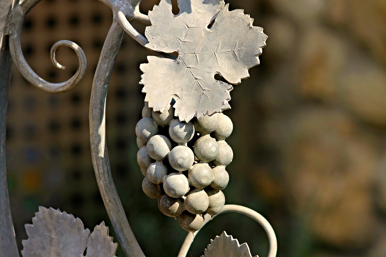 Image - grape wine leaf metal ornament