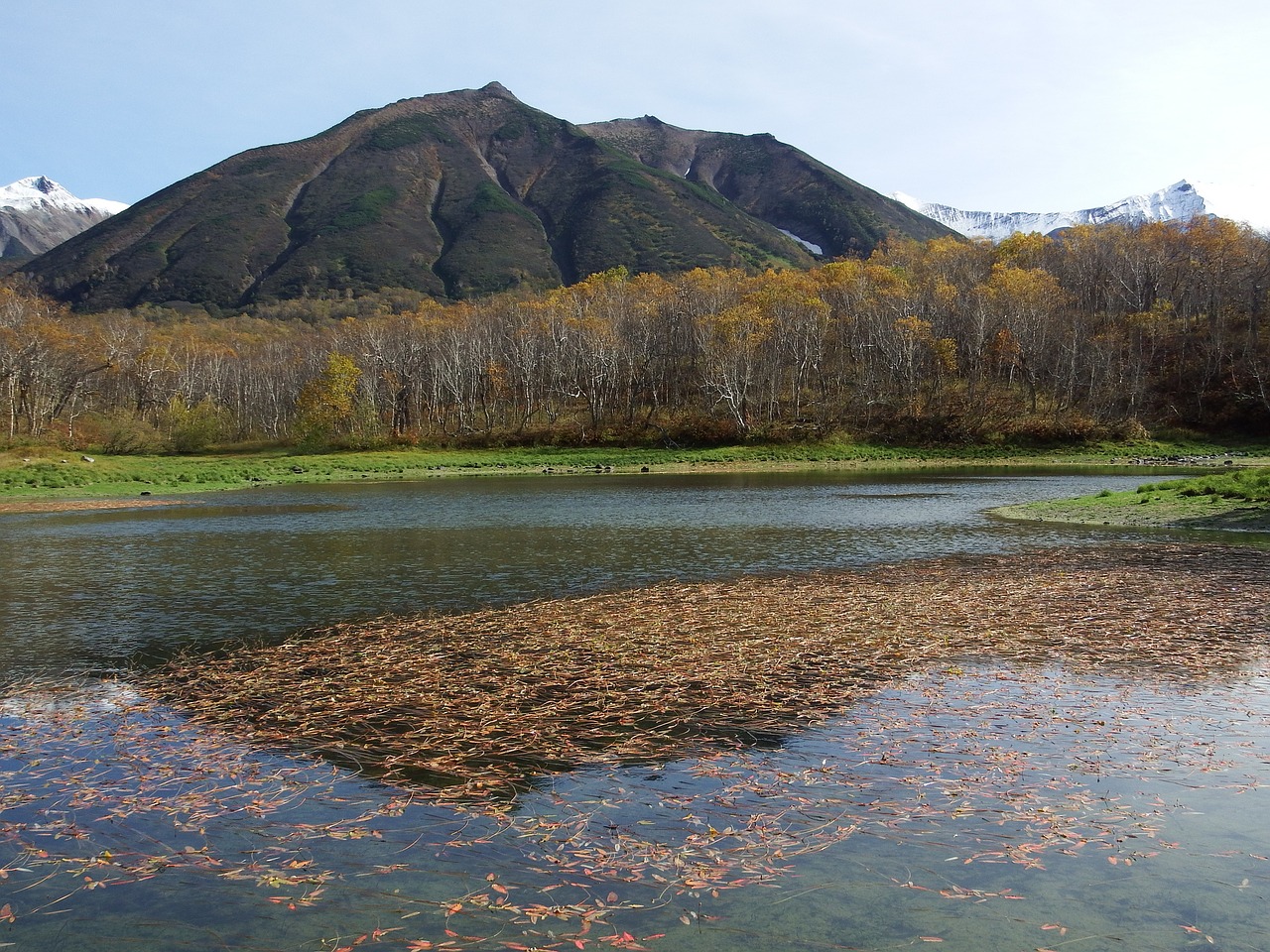 Image - lake mountains forest volcano