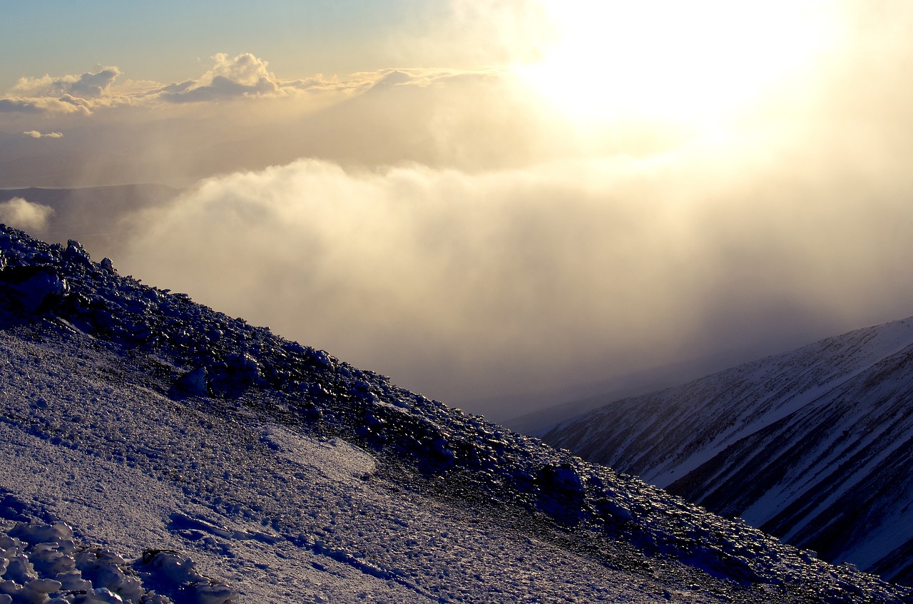 Image - volcanoes hill mountains evening