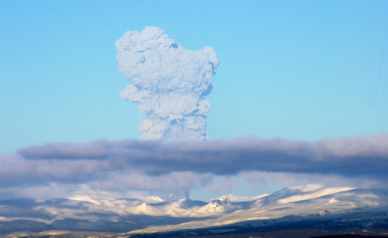 Image - volcano the eruption a plume of ash