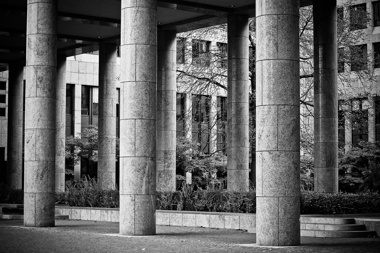 Image - columnar stone building