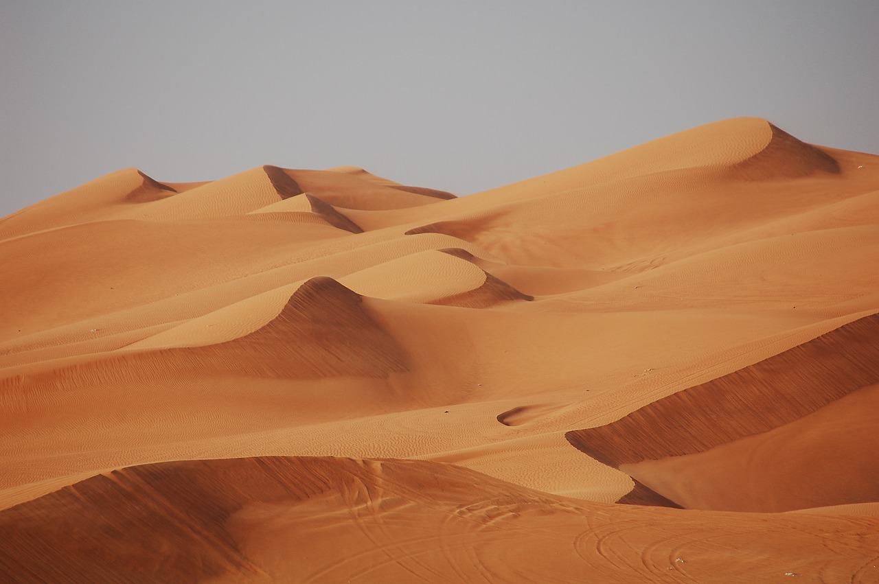 Image - dubai desert sand