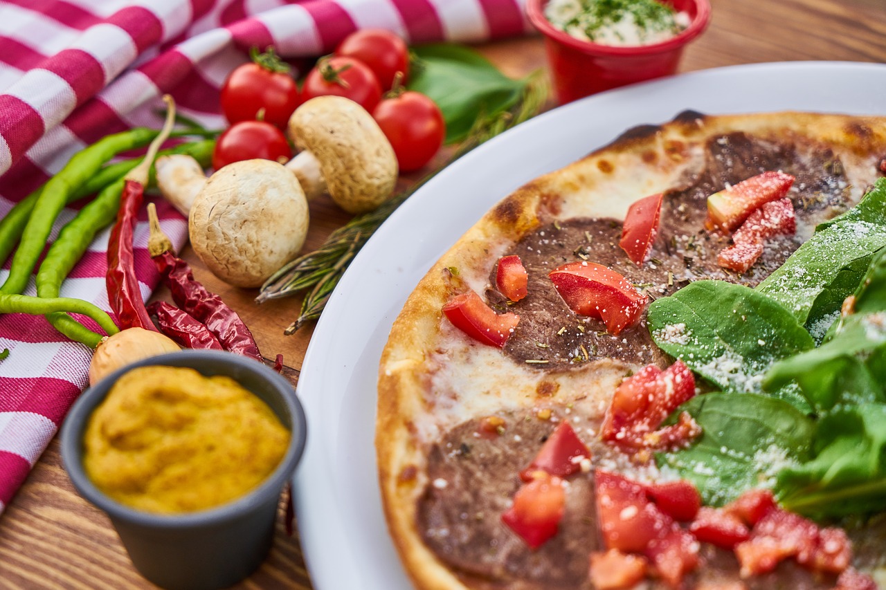 Image - sauce pizza meat rotary dough