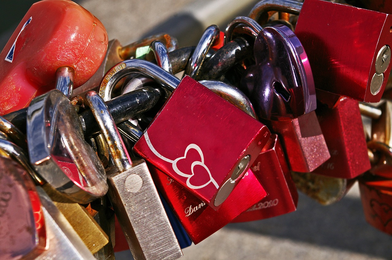 Image - padlocks castles love love locks