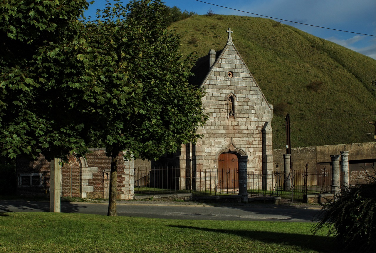 Image - chapel trees bing old church green
