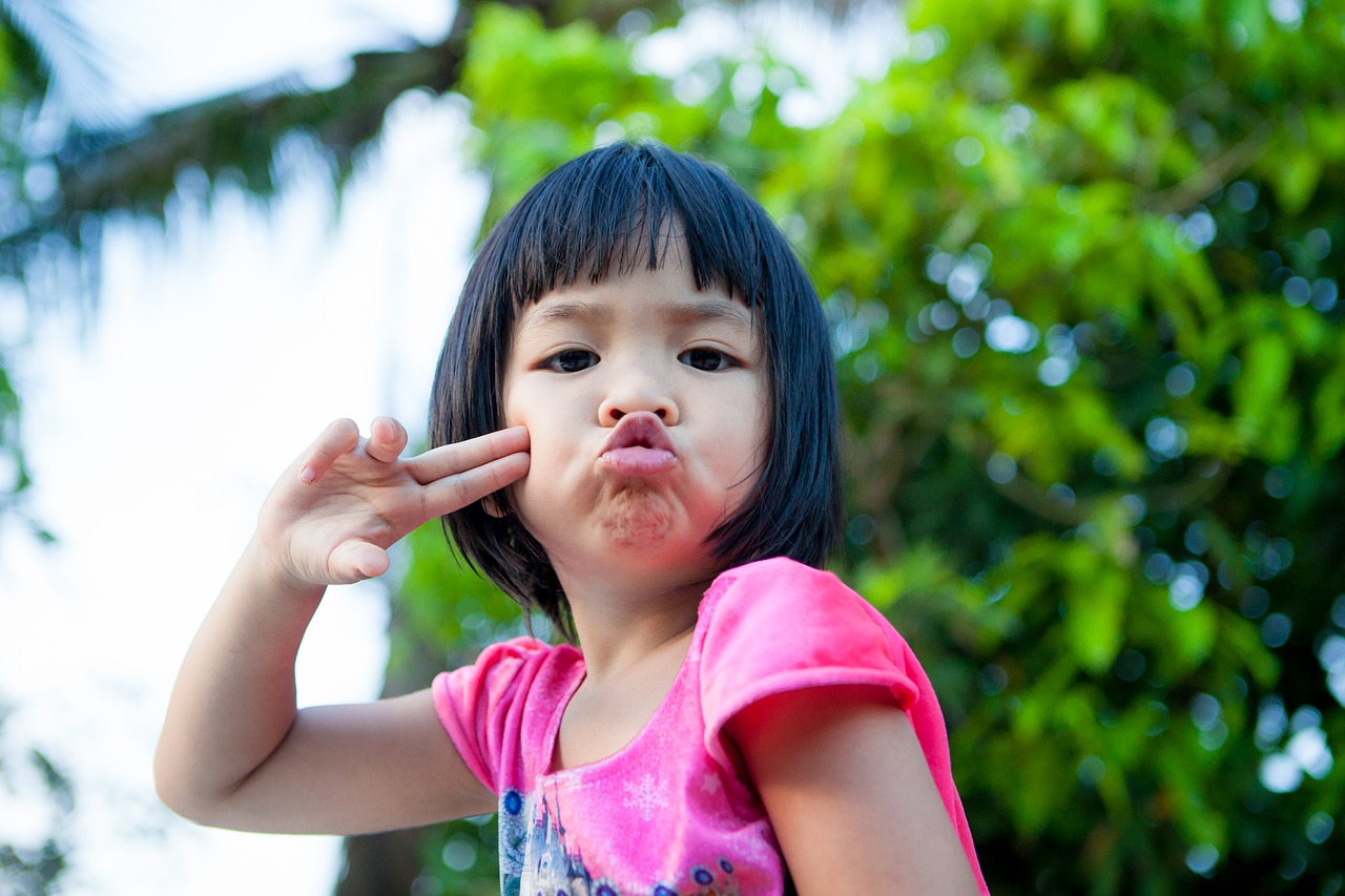 Image - young girl short hair brown