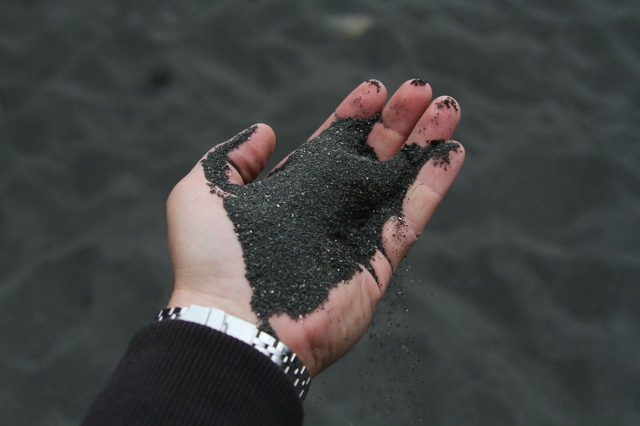 Image - lava sand volcano iceland