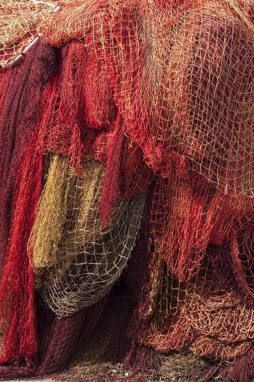 Image - fishing netting red