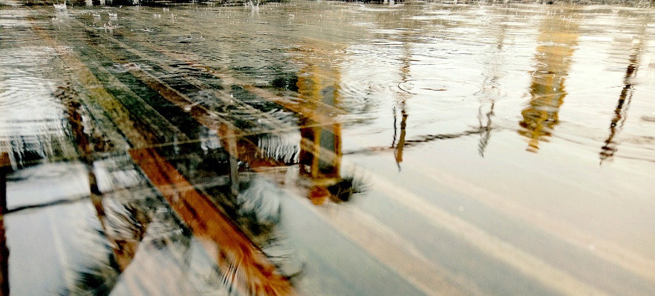 Image - reflection rain roof texture