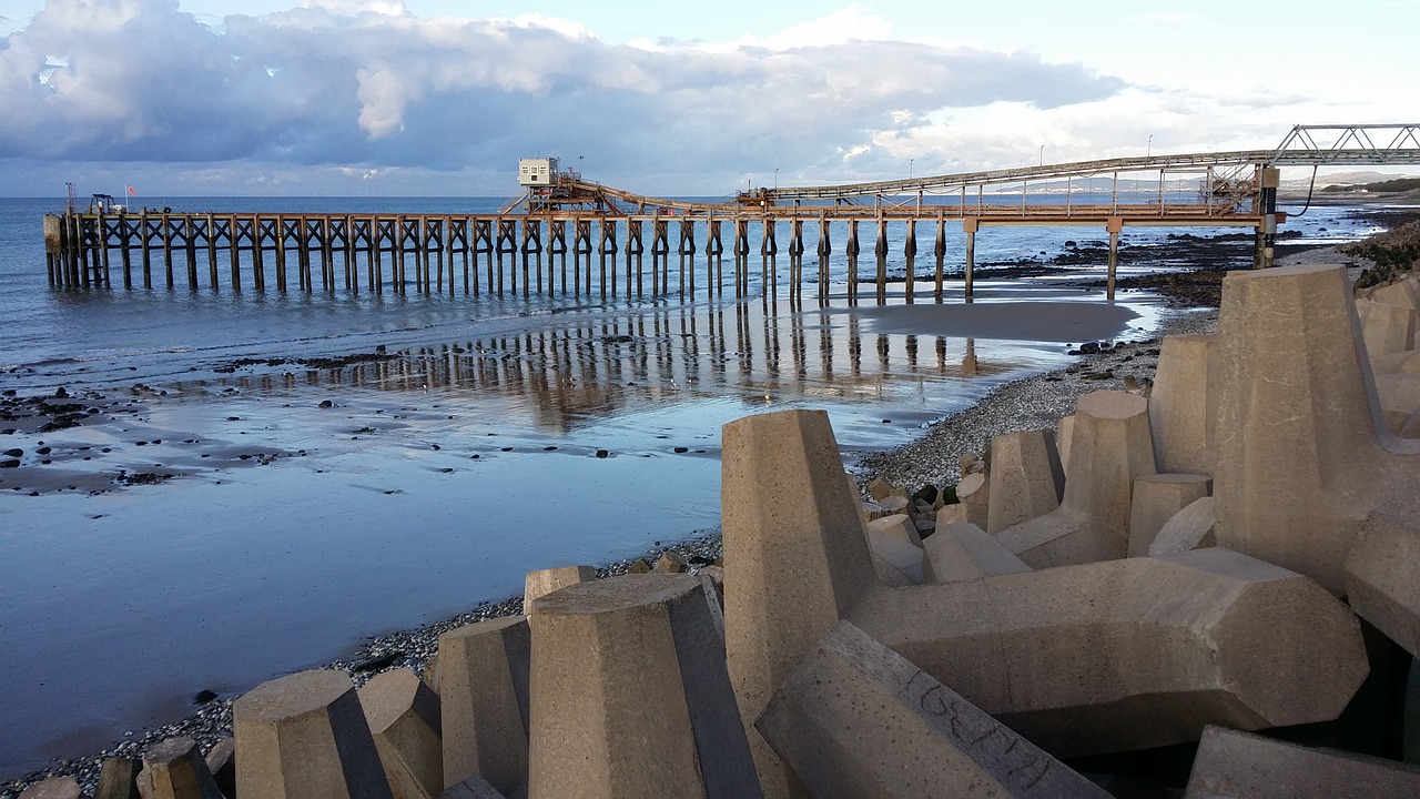 Image - llanddulas beach sea reflection