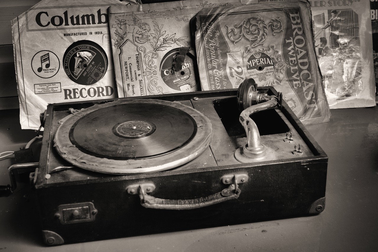 Image - record player records old vinyl