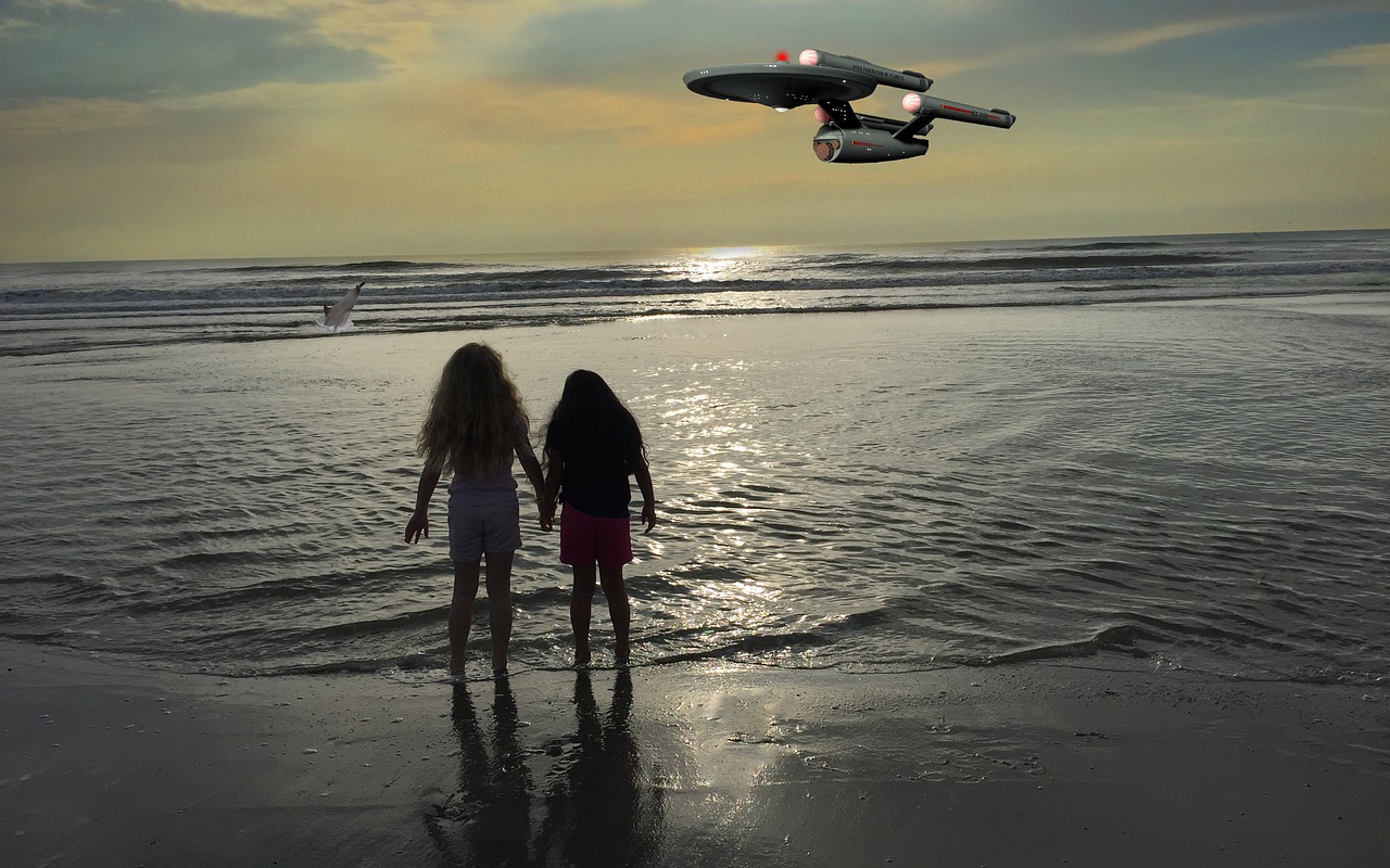 Image - fantasy spaceship children beach