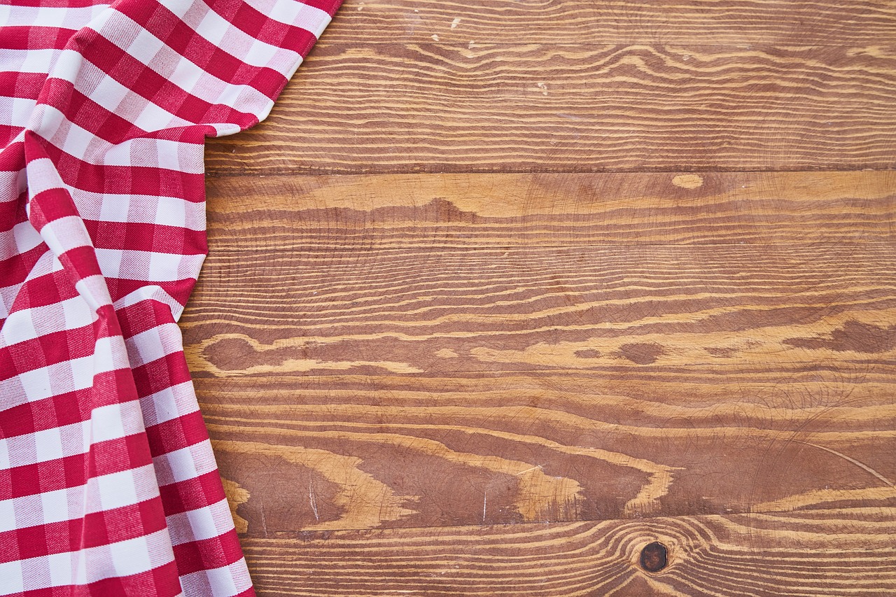 Image - table cover plaid red background